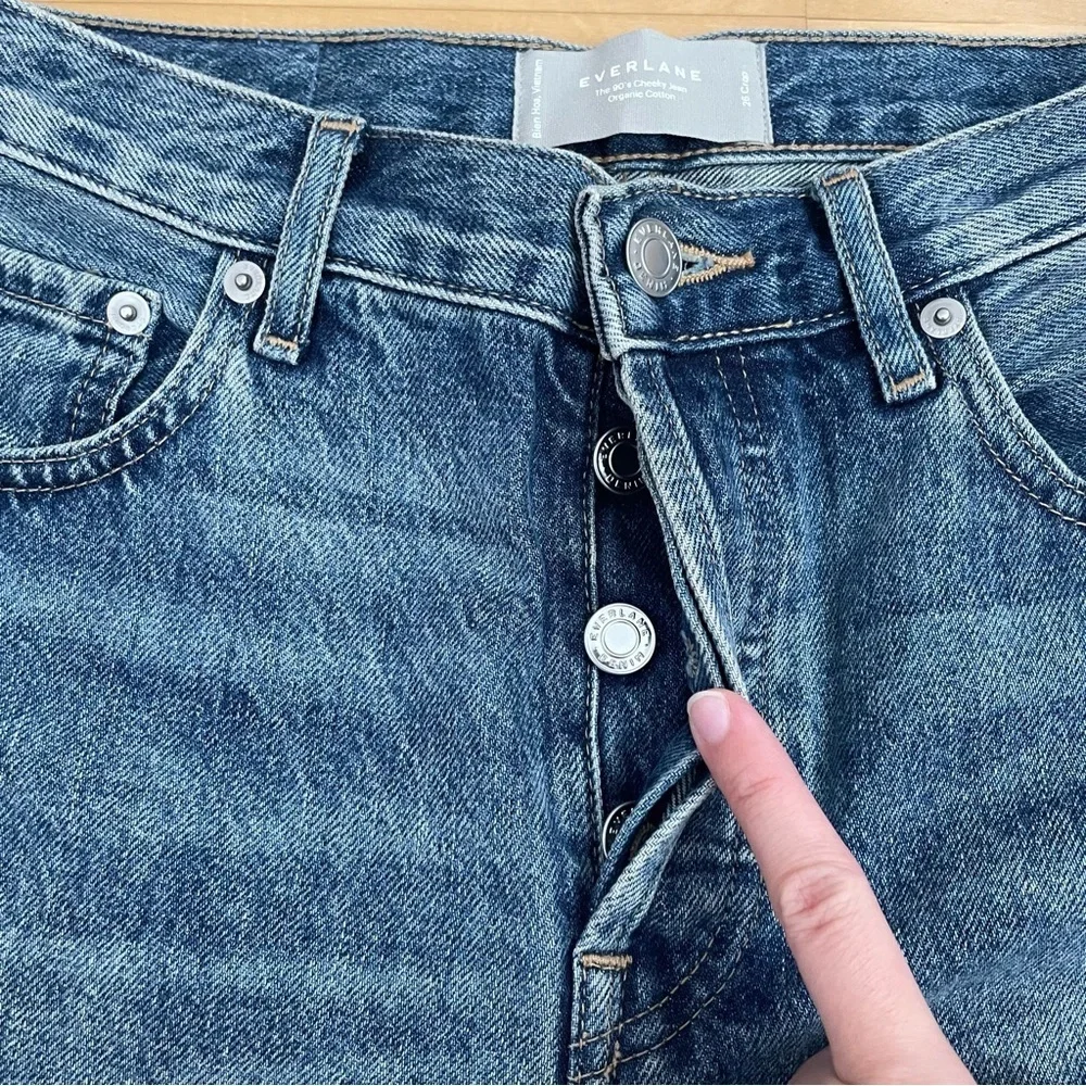 Everlane The 90s Cheeky Jeans Crop Straight Leg
Vintage Blue
Size 26 - Picture 9 of 11